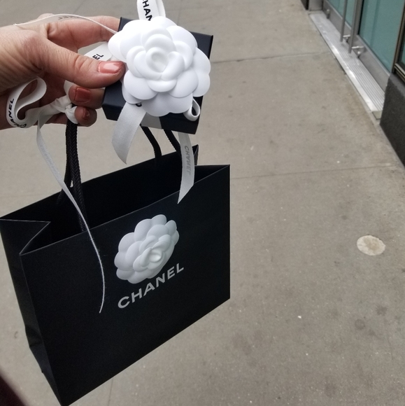 🆕 Chanel Gold Crystal &Pearls with CC charms - Picture 9 of 10